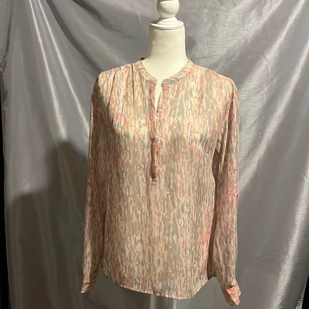 Sheer 3 button tunic - Picture 4 of 6